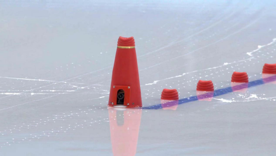 △为速度滑冰直播研发的锥桶摄像机