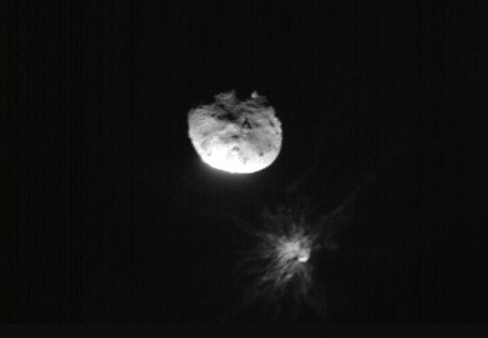 10月11日，NASA的双小行星重定向测试（DART）任务，就在2022年9月26日最接近双形卫小行星之前。（视觉中国）